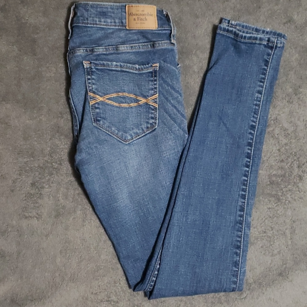 A&F Skinny Jeans 26x29